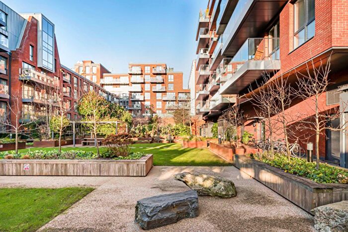 2 Bedroom Flat For Sale In Gaumont Place, London, SW2