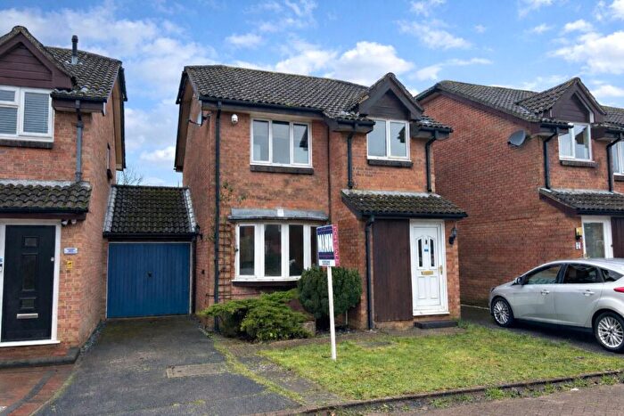 3 Bedroom Link Detached House For Sale In Pipers Close, Totton, Southampton, Hampshire, SO40