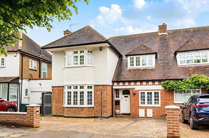 4 Bedroom Semi-Detached House For Sale In West Hill Way, London, N20
