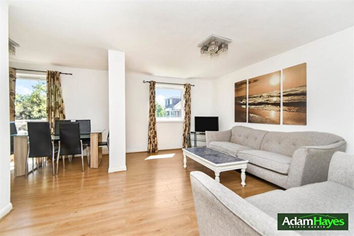 3 Bedroom Apartment To Rent In Friern Park, North Finchley, N12