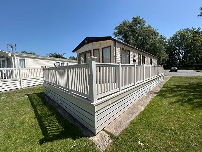 3 Bedroom Park Home For Sale In Hoburne Cotswold, GL7