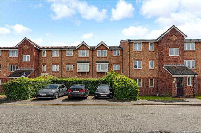 1 Bedroom Flat For Sale In Express Drive, Goodmayes, IG3