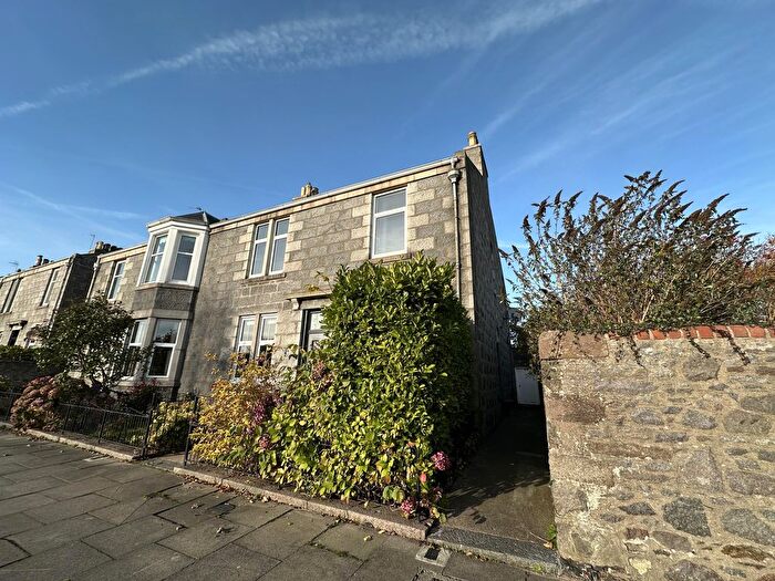 4 Bedroom Flat To Rent In Beechgrove Place, Aberdeen, AB15