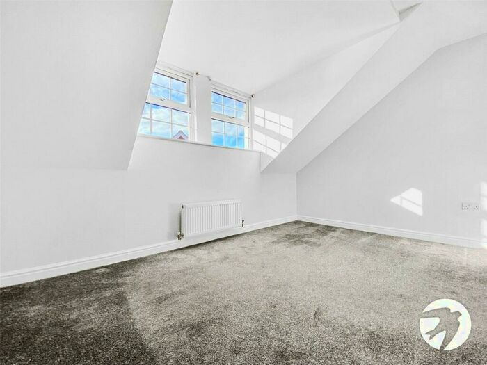 4 Bedroom Town House To Rent In Rileys Park Drive, Rochester, ME2