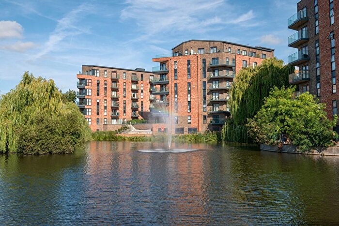 2 Bedroom Flat For Sale In William Mundy Way, Dartford, Kent, DA1