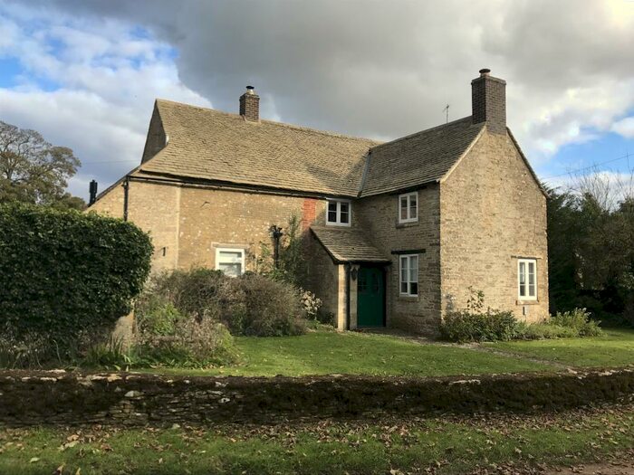 4 Bedroom Detached House To Rent In South Lawn, OX18