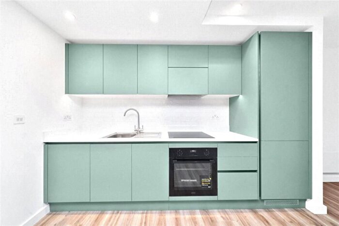 2 Bedroom Flat To Rent In Chevette Court, Kimpton Road, Luton, LU2