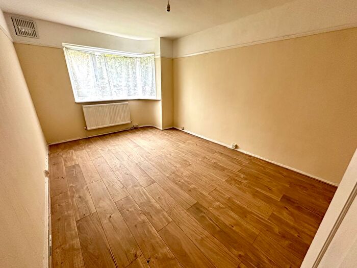 2 Bedroom Maisonette To Rent In North Hyde Lane, Hounslow, TW5