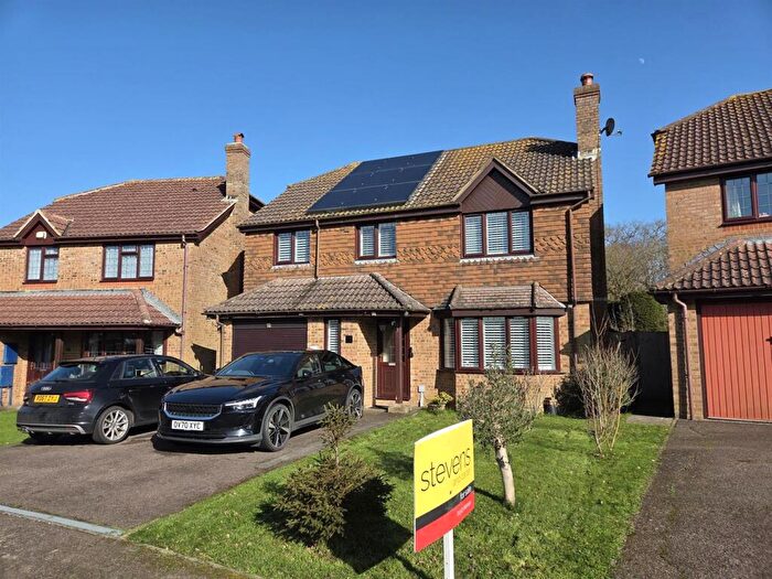 4 Bedroom Detached House For Sale In Coopers Way, Hailsham, BN27