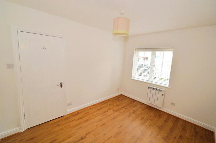 1 Bedroom Ground Maisonette To Rent In High Street, Bagshot, GU19