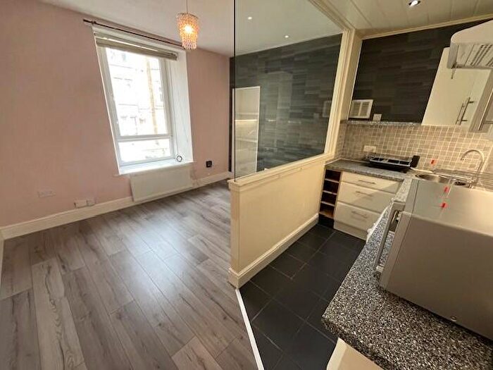 1 Bedroom Flat To Rent In / Cleghorn Street, Dundee, DD2