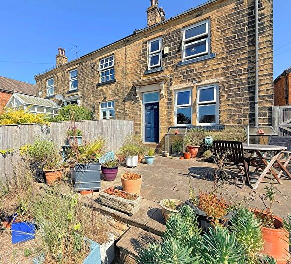 2 Bedroom End Of Terrace House For Sale In Valley Road, Pudsey, LS28
