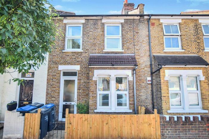 2 Bedroom Property To Rent In Croft Road, London, SW19