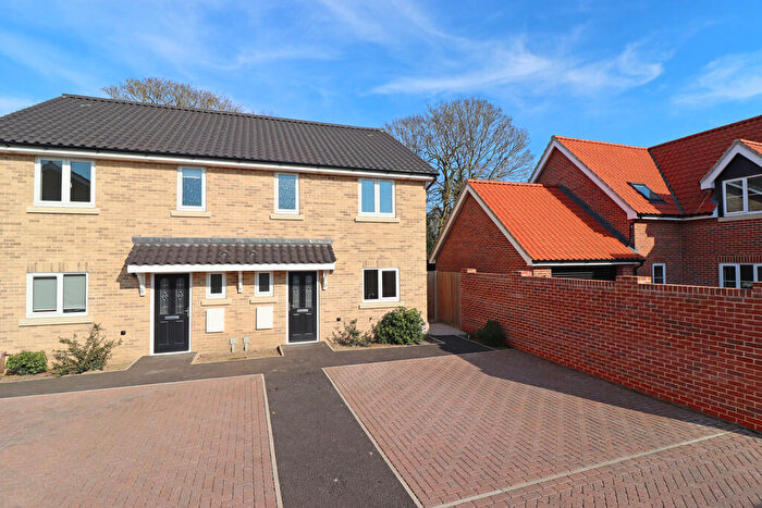 3 Bedroom Semi-Detached House For Sale In Grove Road, Bentley, IP9