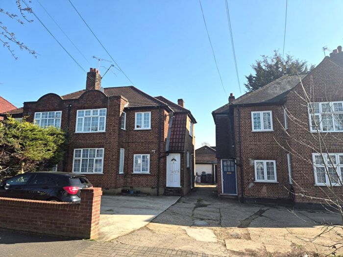 2 Bedroom Maisonette To Rent In Woodcock Hill, Harrow, Middlesex, HA3