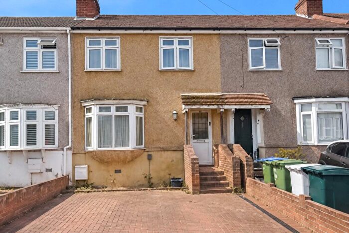 3 Bedroom Terraced House For Sale In Garrard Close, Bexleyheath, DA7
