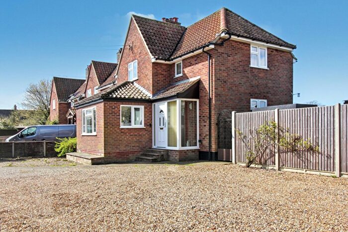 3 Bedroom Semi-Detached House For Sale In Hingham Road, Great Ellingham, NR17