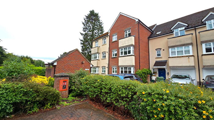 2 Bedroom Flat For Sale In St Donats Place, Catherine Road, Newbury, RG14