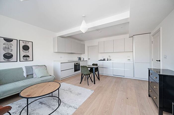 1 Bedroom Flat For Sale In Mile End Road, Tower Hamlets, London, E1