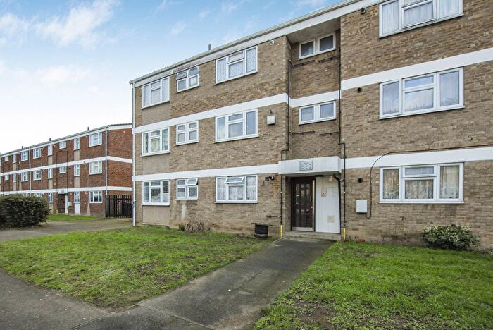 3 Bedroom Flat To Rent In Eden Close, Langley, SL3