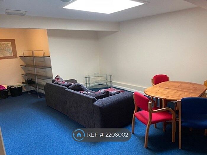 2 Bedroom Flat To Rent In North Road, Durham, DH1