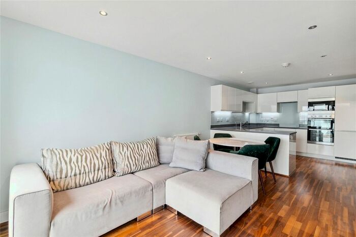 2 Bedroom Flat To Rent In Knightley Walk, Wandsworth, SW18