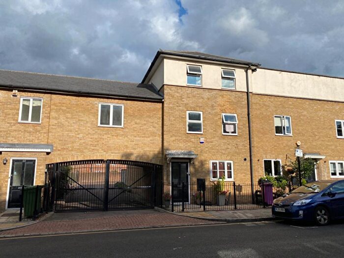 5 Bedroom Maisonette To Rent In Jamaica Street, Whitechapel, London, E1