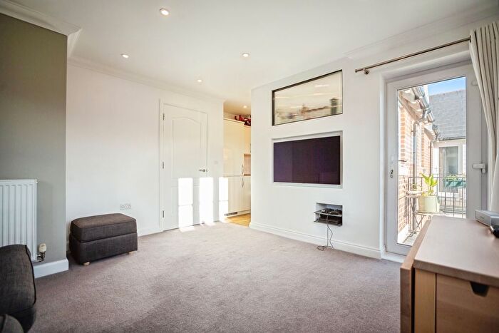 2 Bedroom Flat For Sale In Amber Lane, Kings Hill, West Malling, Kent, ME19
