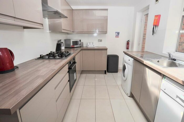 7 Bedroom Flat To Rent In Osborne Road, Jesmond, Newcastle Upon Tyne, NE2