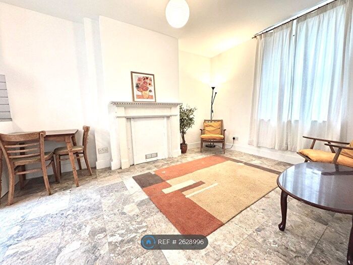 2 Bedroom Flat To Rent In Stoke Newington, London, N16