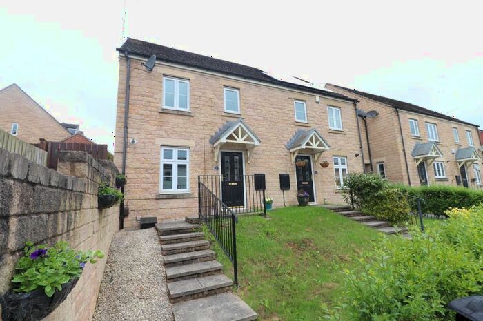 3 Bedroom House To Rent In Oaklands Road, Rodley, Leeds, West Yorkshire, LS13