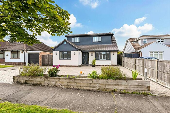 4 Bedroom Detached House For Sale In Hazleton Way, Cowplain, PO8