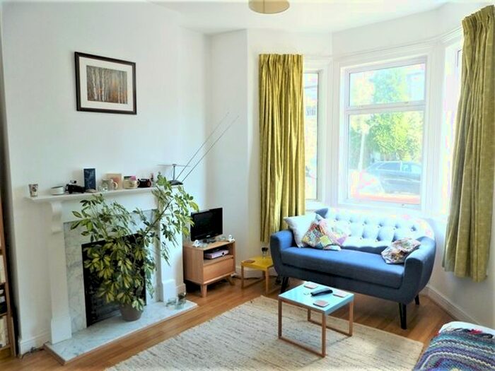 1 Bedroom Flat To Rent In Russell Road, Wimbledon, London, SW19