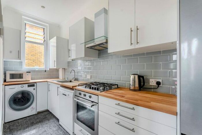 1 Bedroom Flat To Rent In Upper Richmond Road, West Putney, London, SW15