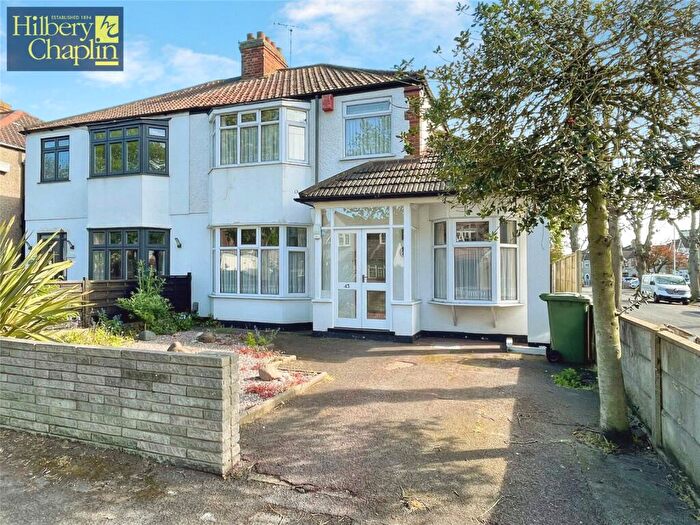 3 Bedroom Semi-Detached House For Sale In Suttons Avenue, Hornchurch, RM12
