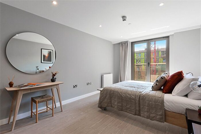 3 Bedroom Flat To Rent In Spinners Yard, Skinner Ln, LS7