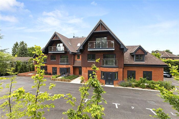 2 Bedroom Flat For Sale In Green Hedges, Westerham Road, Oxted, Surrey, RH8