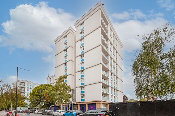 1 Bedroom Flat For Sale In Bromley High Street, London, E3