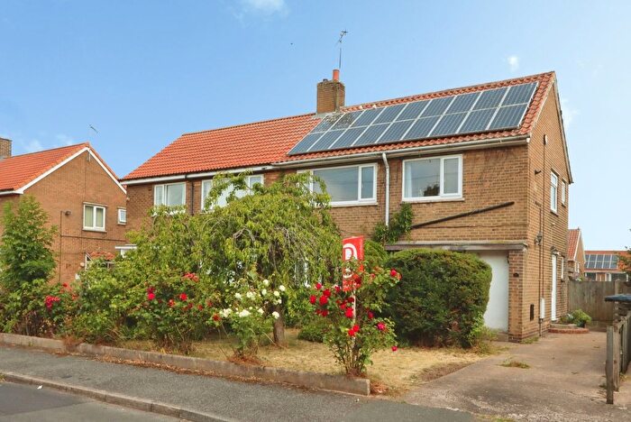 3 Bedroom Semi-detached House For Sale In Shakespeare Drive, Dinnington, Sheffield, South Yorkshire, S25