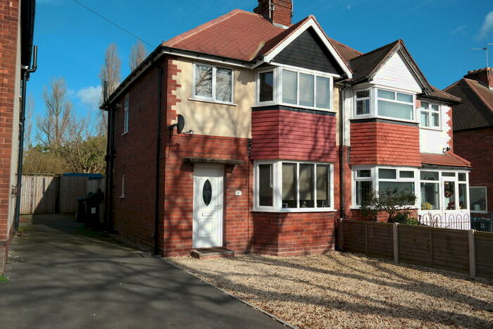3 Bedroom Semi-Detached House To Rent In Olton Croft, Acocks Green, B27
