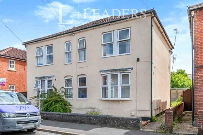 2 Bedroom Apartment For Sale In Cromwell Road, Southampton, Hampshire, SO15