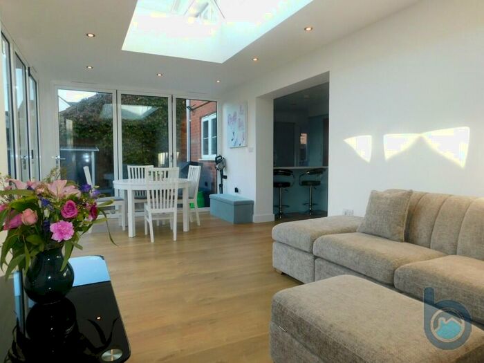 4 Bedroom Detached House To Rent In Bentley Avenue, PE7