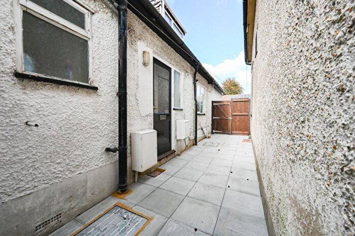 2 Bedroom Flat To Rent In Felpham Way, Bognor Regis, PO22