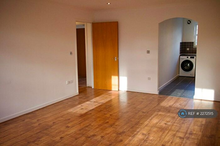 3 Bedroom Flat To Rent In Queensberry Place, London, E12