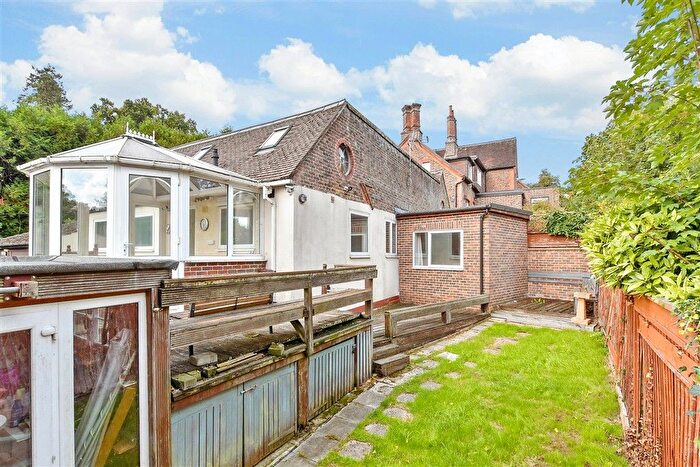 2 Bedroom Chalet For Sale In Laglands Close, Reigate, Surrey, RH2