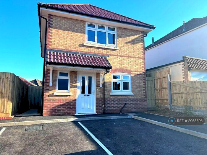 2 Bedroom Detached House To Rent In Churchill Road, Poole, BH12