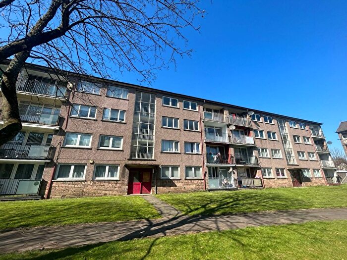 3 Bedroom Flat To Rent In Rannoch Drive, Renfrew, PA4