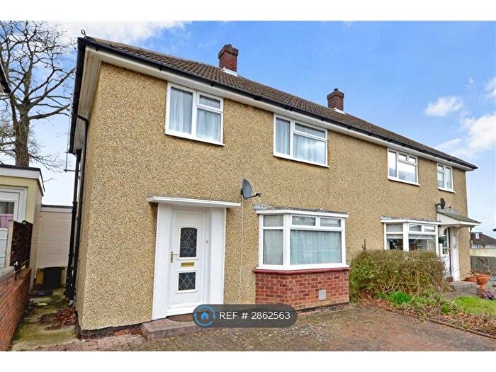 3 Bedroom Semi-Detached House To Rent In Bishops Oak Ride, Tonbridge, TN10
