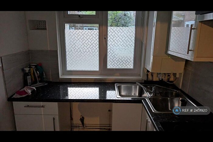 1 Bedroom Flat To Rent In Penton Place, London, SE17