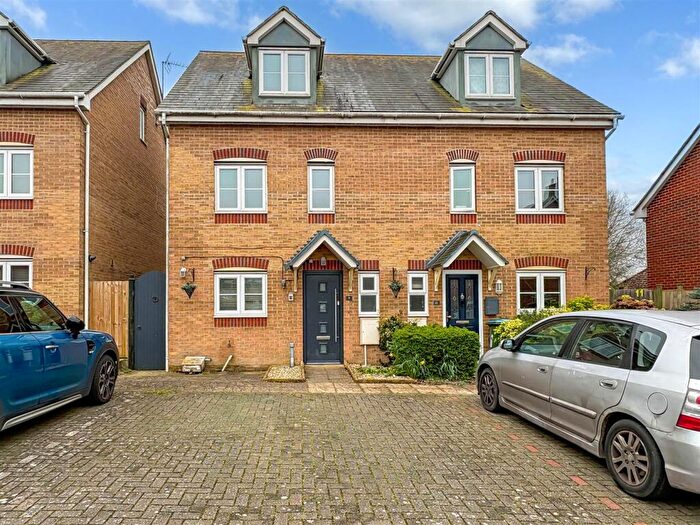4 Bedroom Semi Detached House For Sale In Holmes Way, Littlehampton, BN17